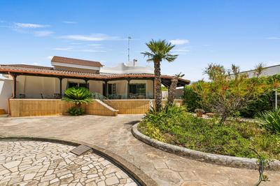 Villa Isidoro Sea View - Happy Rentals