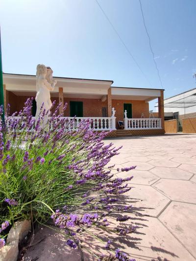 Seaside Villa in Spiaggiabella with Enclosed Garden