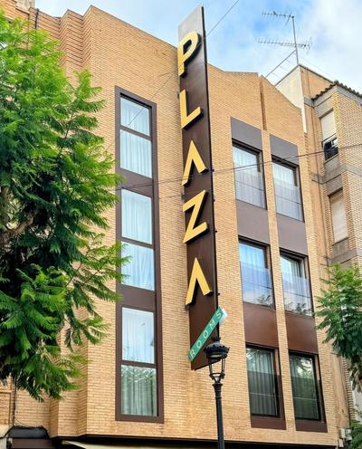 Plaza Rooms