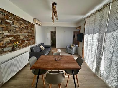 Cipollino Place