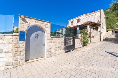 Beachfront Apartment house Hon with pool