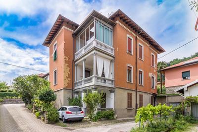 LoreLake Holidays -Big City Life - Private terrace & Parking in Como