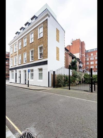 Westminster 2 Bedroom apartment with AC sleeps 5