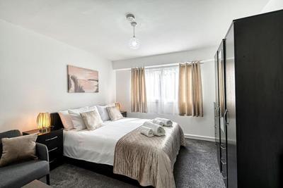 Central Nottingham 3 bed house with Driveway