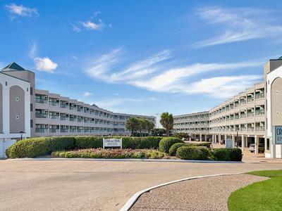 Cozy Galveston Beach Front Condo