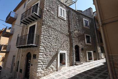 De Spuches House