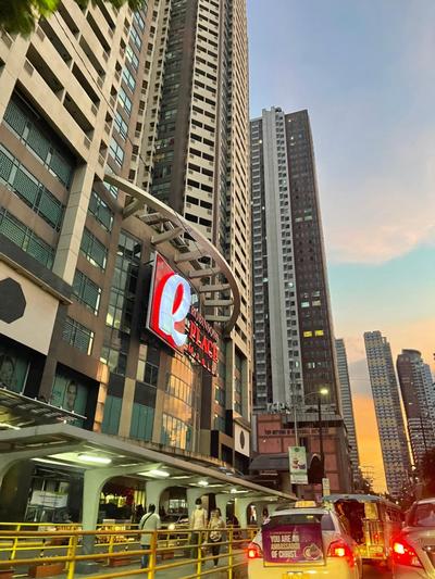 8 Adriatico - 1 Bedroom with 1 Parking Space near SLMEC, PGH and US Embassy