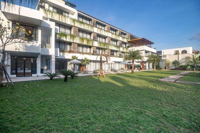 Octa Canggu Villa and Condotel