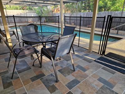 Comfortable home, heated salt-cell pool, 10 min to beach