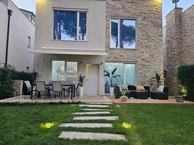 Gjiri Lalezit Swimming Pool Beach Villa