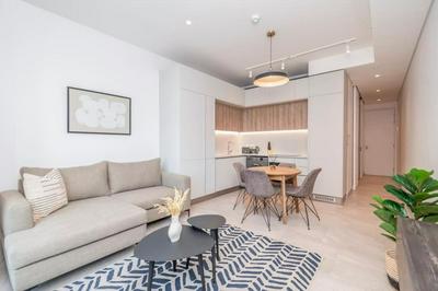 Chic Urban Retreat -The Rubik