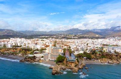Modern apartment in Nerja with balcony and city view 48 sqm