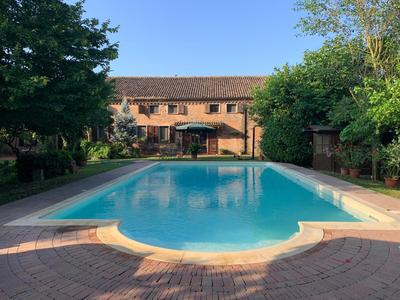 Stanze in villa con parco e piscina
