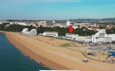 Vibrant beachfront Folkestone getaway