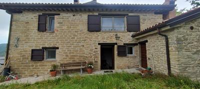 AGRITURISMO BUON VENTO, Appartamento L'ALBERO SBANDIERATORE una cozy home in Gubbio Italy