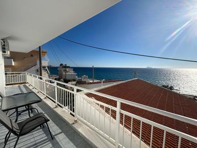 Nikos Sea View Apartment