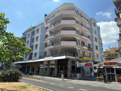 Golden Essence Apartment - terrace & metro