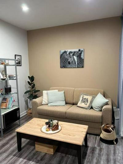 Sunny and Central Wellington Apartment