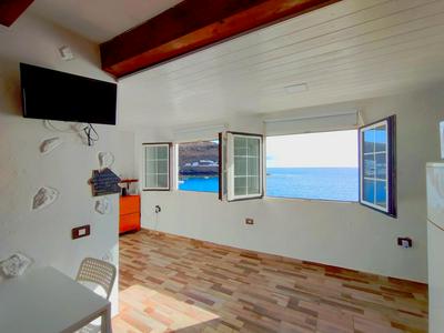 Seafront House in Tufia