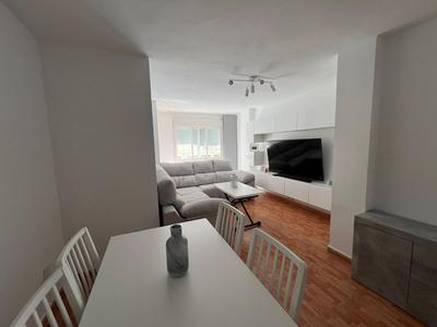 Habitación privada con baño en apartamento moderno
