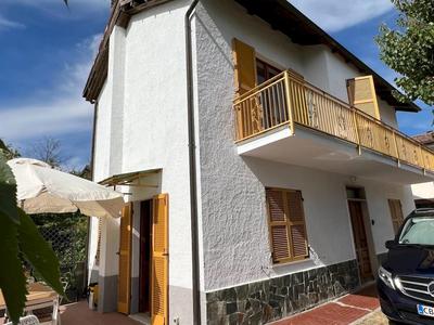 House in Orsara Bormida near great vinyards