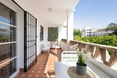 C19 Sunny Apartment with Pool and Terrace