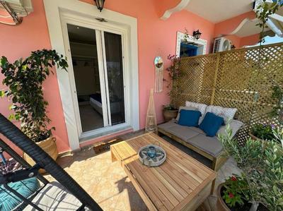Reginas studios & apts-Bougainvillea Studio Suite Fiscardo with Private Terrace