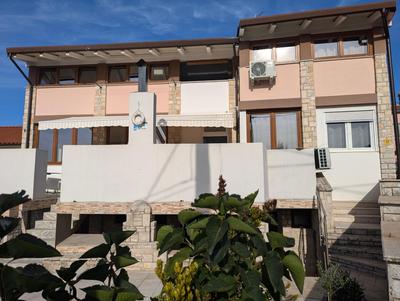 Marina Vista Sea View Apartments & Rooms