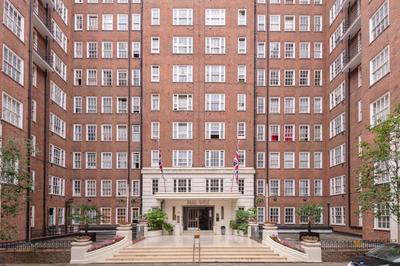 2-Bed Marylebone Apartment with Concierge & Private Elevator - Next to Oxford Street, Selfridges & Hyde Park