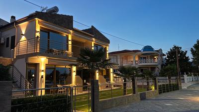Aliston Deluxe Living - Adults Only