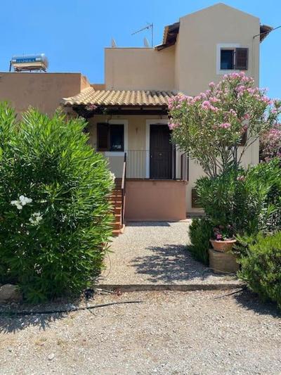 Georges Villa Galaxidi, family, pool and garden