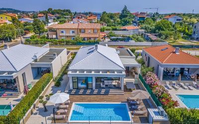 Villa Luna & Pia in Pula for 10 people with heated pool