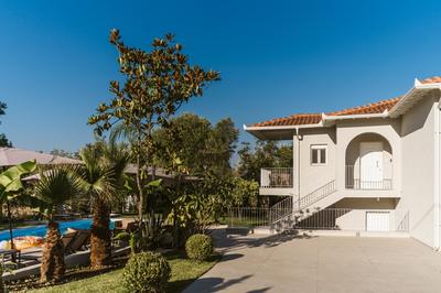Mont Bleu - Luxury Pool Villa