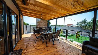 2-Bed House Sleeps 4 Jacuzzi 50 meters to Beach