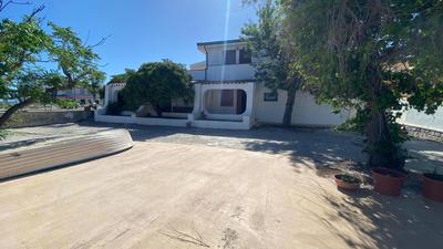 Apartment with veranda and garden 20 meters from the sea