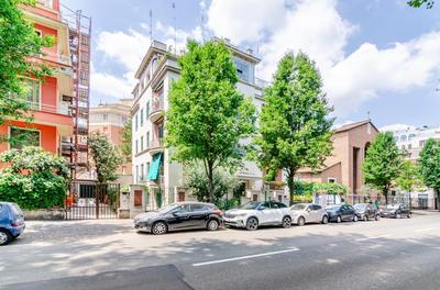 Dimora Clodia-Casa intera con stanza privata e bagno in condivisione