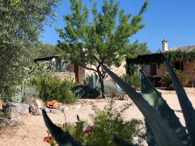 Spacious House with Private Pool in Stari Grad