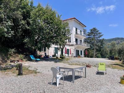 Villa tranquilla immersa nel verde a 2 Km dal mare