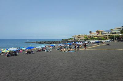 OBSIDIAN Neptuno seafront and pool