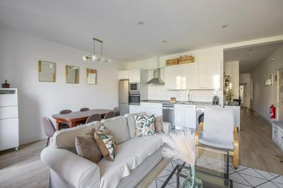 Easo Suits Family Friends + Parking