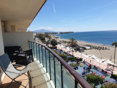 Spacious Apartment with Sea View in Estepona 140 m²