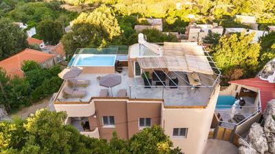 Luxury apartment with rooftop pool in Meronas