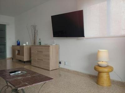 Lory's flat