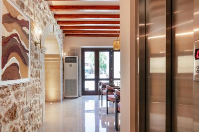 La Montre Luxury Boutique Suites