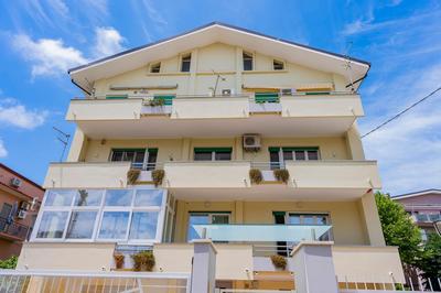 Casa Leda - Modern Apartment near Seafront with Parking!
