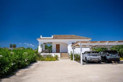 VILLA RAFAEL CON Piscina, IUN P4098