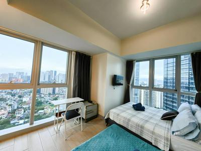 BGC Uptown Parksuites 2BR Skyline View with Balcony and Bathtub