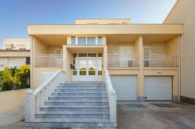 Villa L&L with swimming pool and seaview