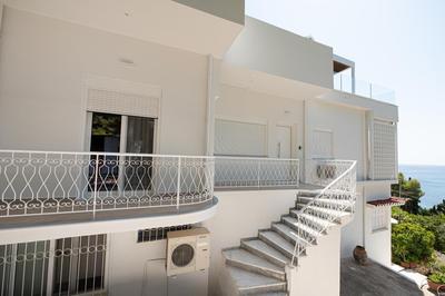 SEMIRAMIS Luxury Apartments