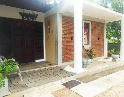 Eththota Walawwa Bungalow - Private Rooms with Attached Bathrooms - AC or Non AC